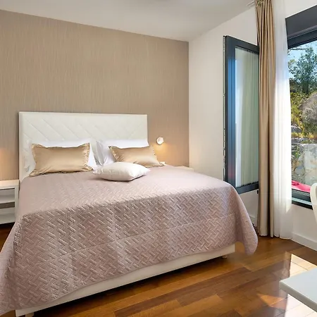 Viginti 18 - Outside Pool And Seaviews * Podstrana