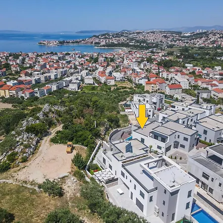 Viginti 18 - Outside Pool And Seaviews Villa Podstrana